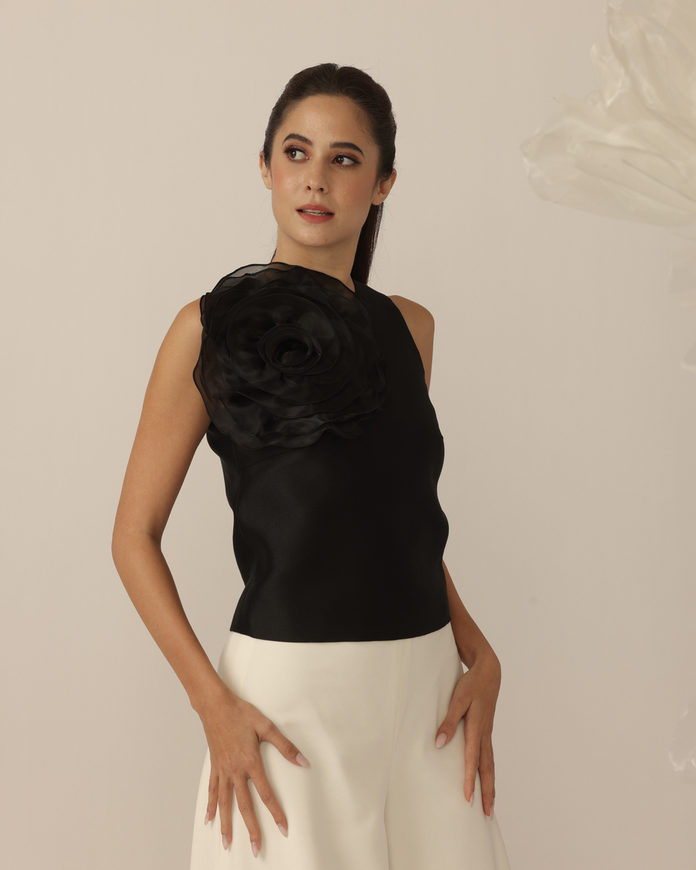 070A2802 Felice in Black - Image 1